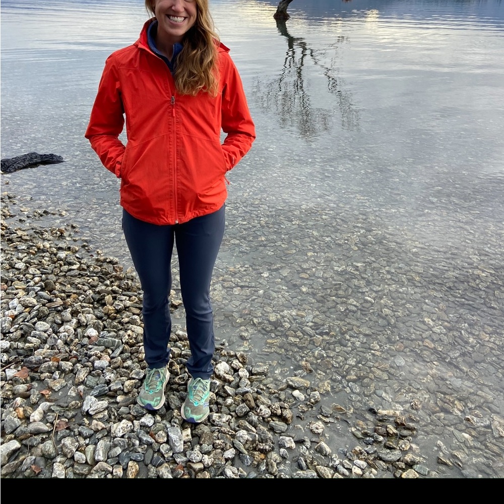 The North Face women’s red raincoat size medium dryvent - Picture 9 of 10